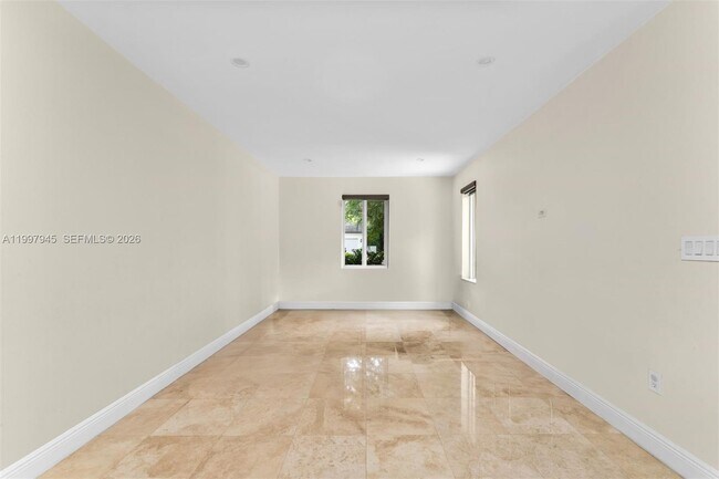 Building Photo - 611 Santurce Ave