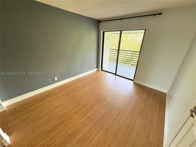 Building Photo - 2324 S Cypress Bend Dr