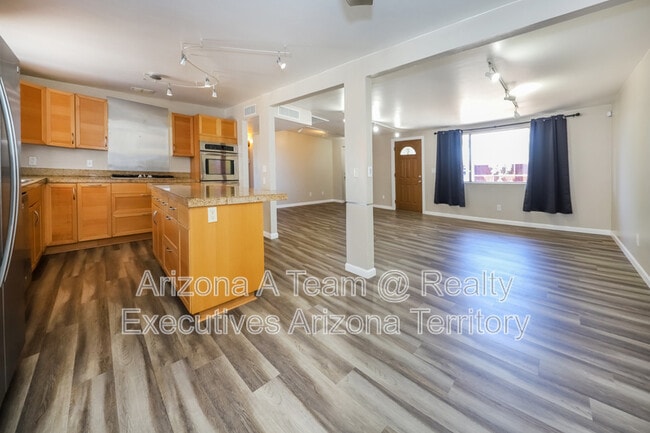 Building Photo - 3221 S Grady Ave