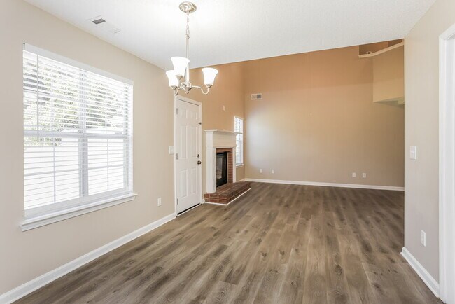 Building Photo - 3661 Colonnade Ct