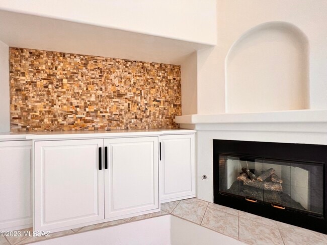 Building Photo - 10123 N Alder Spring Dr