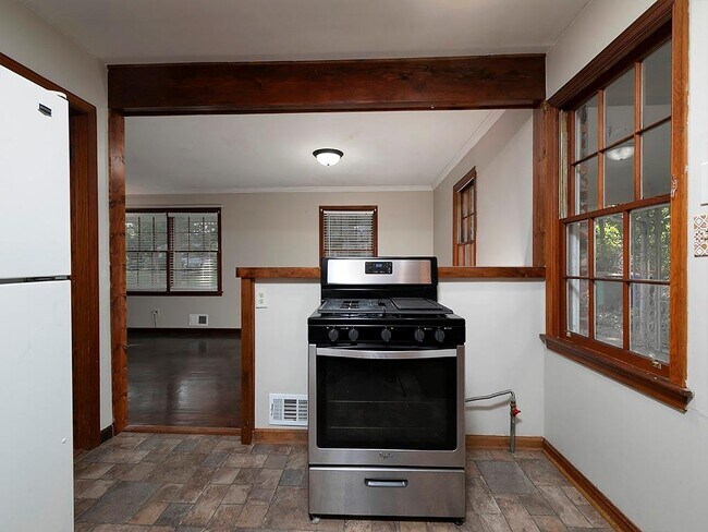 Building Photo - 858 Gaylemont Cir