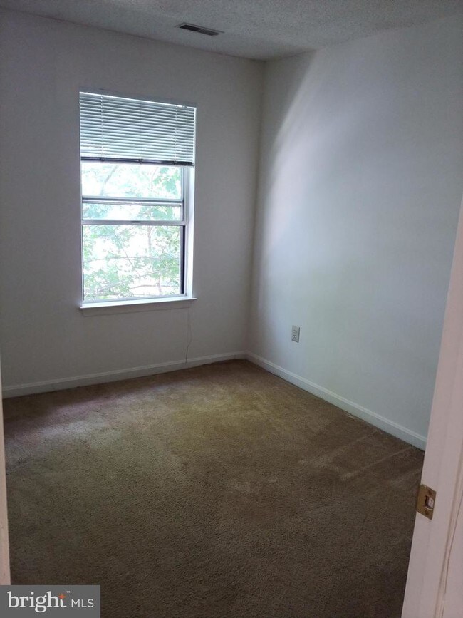 Building Photo - 2600 Camelback Ln