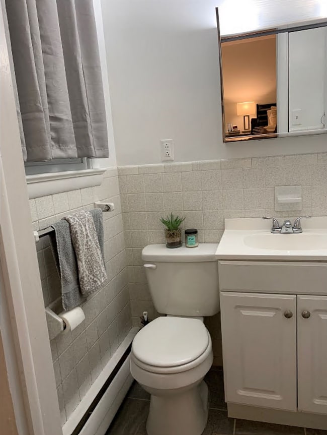Building Photo - Well maintained 3bed/1.5 bath single famil...