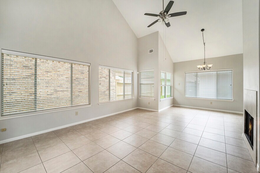 Building Photo - 14232 Reissen Ln