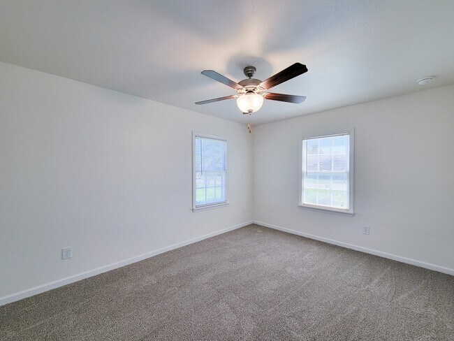 Building Photo - 413 S Market St