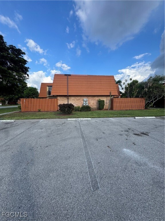 Building Photo - 1708 Park Meadows Dr