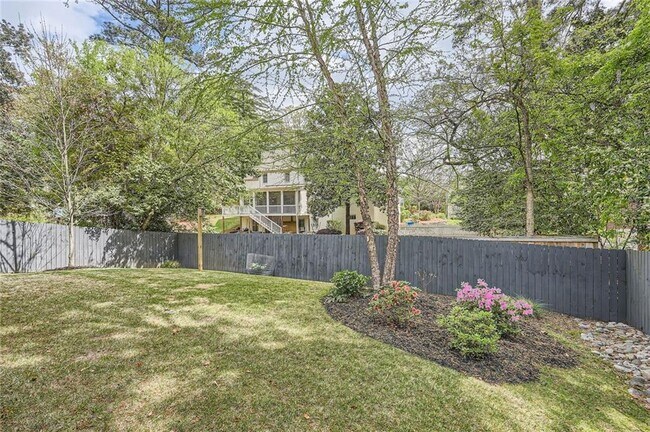 Building Photo - 555 E Wesley Rd NE