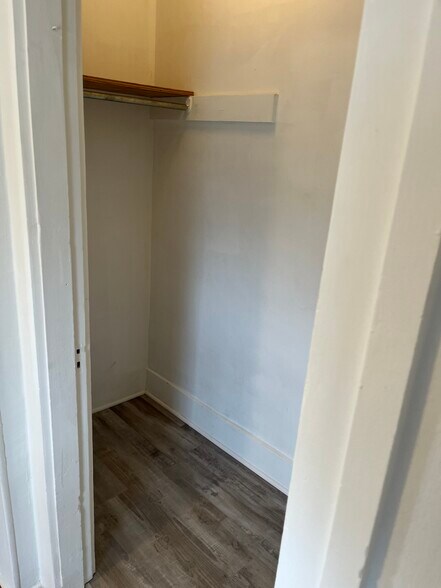 Building Photo - 305 N Main St