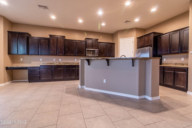 Building Photo - 12565 N Golden Mirror Dr