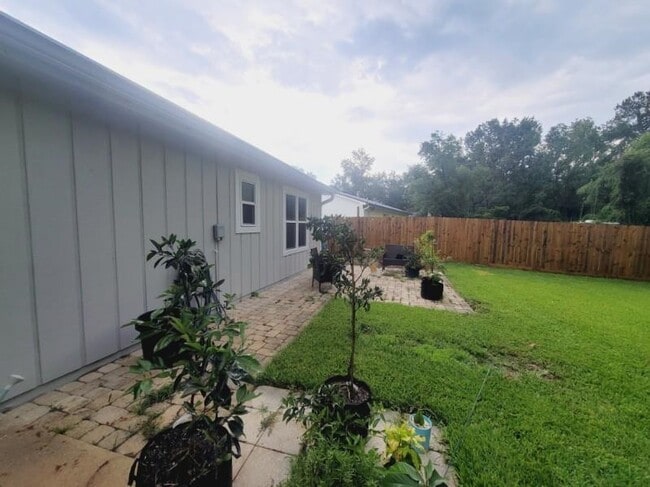 Building Photo - 2136 Little River Ln