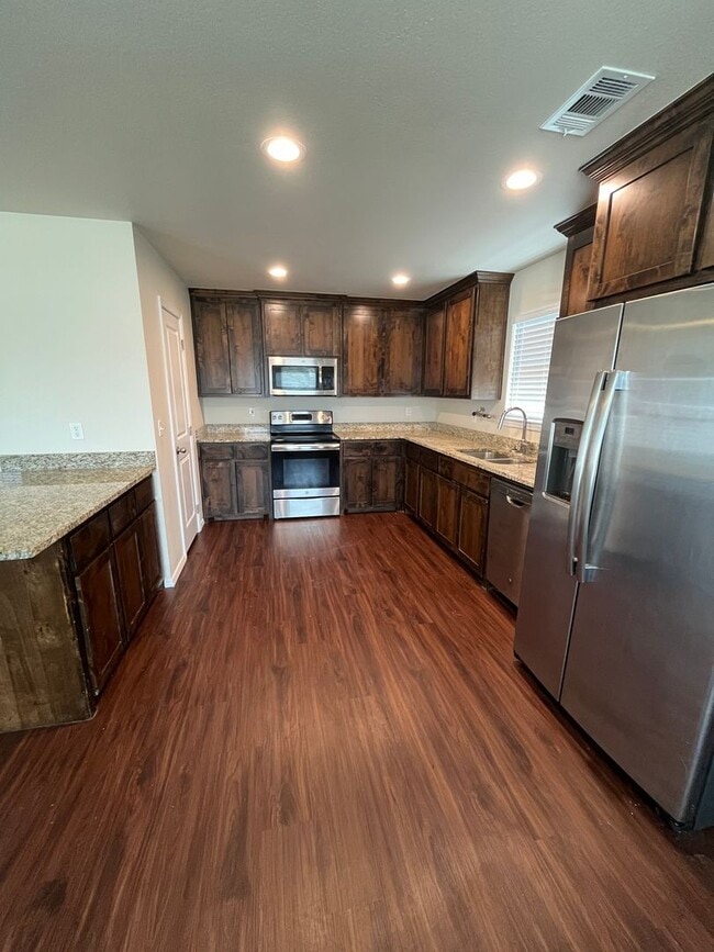 Building Photo - Paved Road/Cozy Home/Convenient location