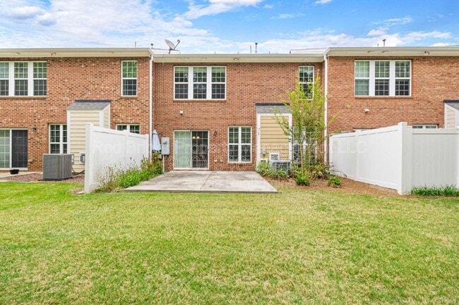 Building Photo - 15426 Canmore Street