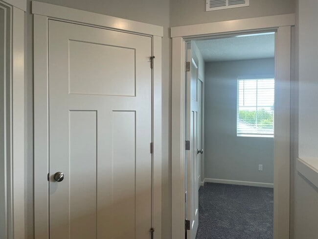 Building Photo - 4 Bed 2.5 Bath Home! Located near the Ridgefield Outdoor Recreation Center, equestrian facilities...