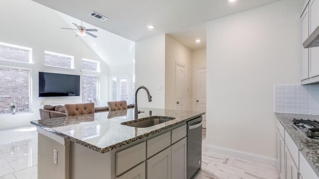 Building Photo - 337 Gleneagles Dr