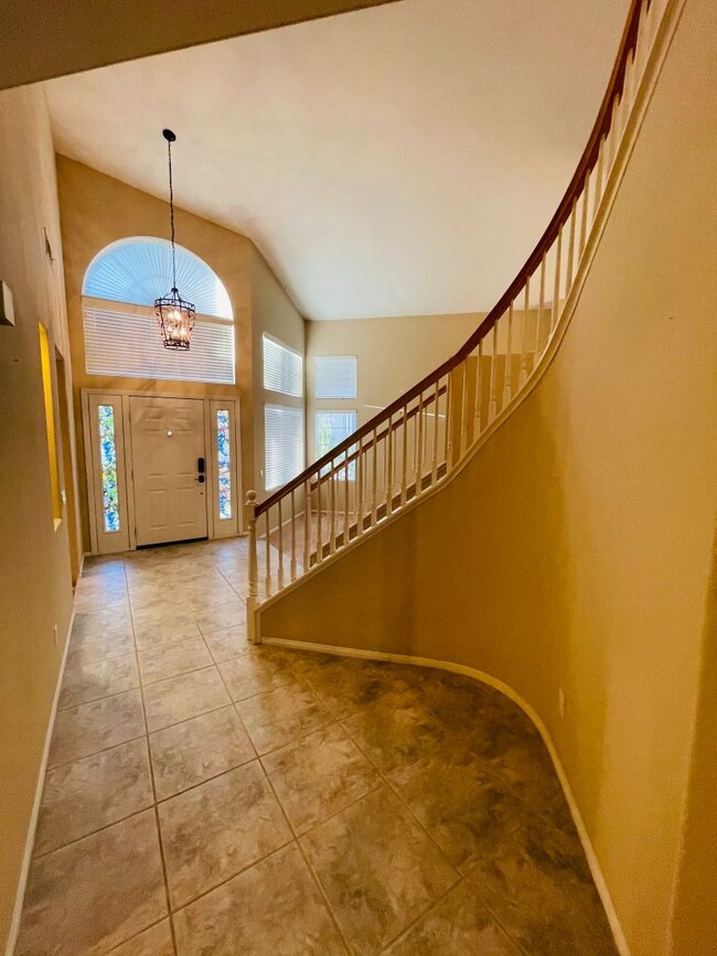 Building Photo - 42020 Dahlia Way