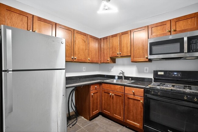 Building Photo - 2025 Move-In Special – $200 Off First Mont...