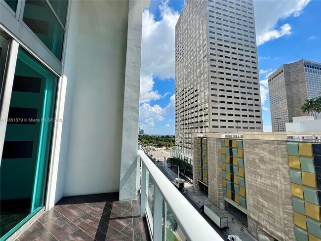 Building Photo - 300 S Biscayne Blvd