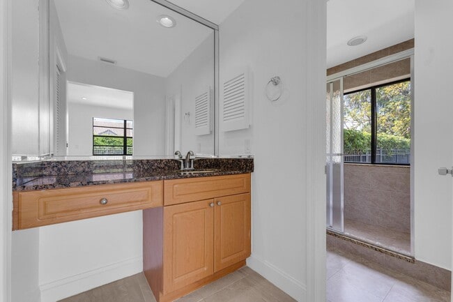 Building Photo - 10084 Camelback Ln