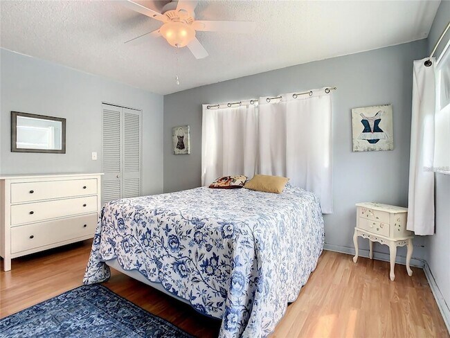 Building Photo - 4780 Cove Cir