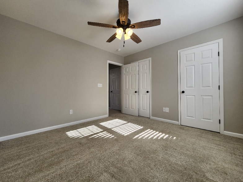 Building Photo - 383 Castleton Cir