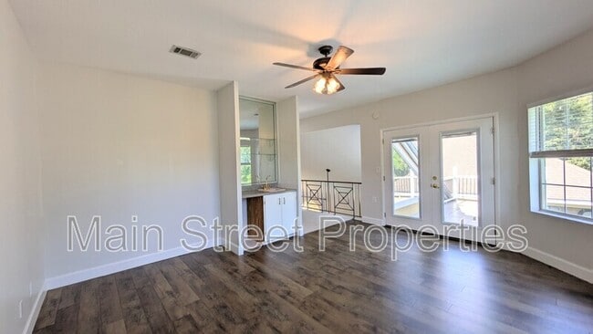 Building Photo - 2083 Downing Dr