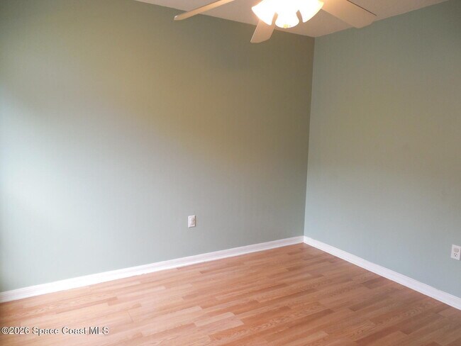 Building Photo - 5272 Outlook Dr