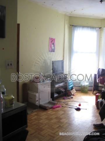 Building Photo - 40 Anderson St