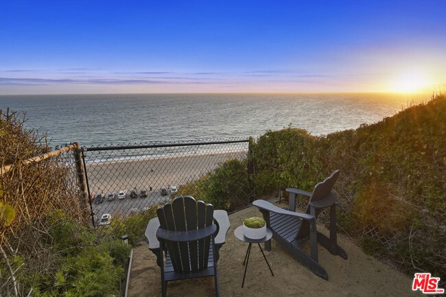 Building Photo - 7335 Birdview Ave