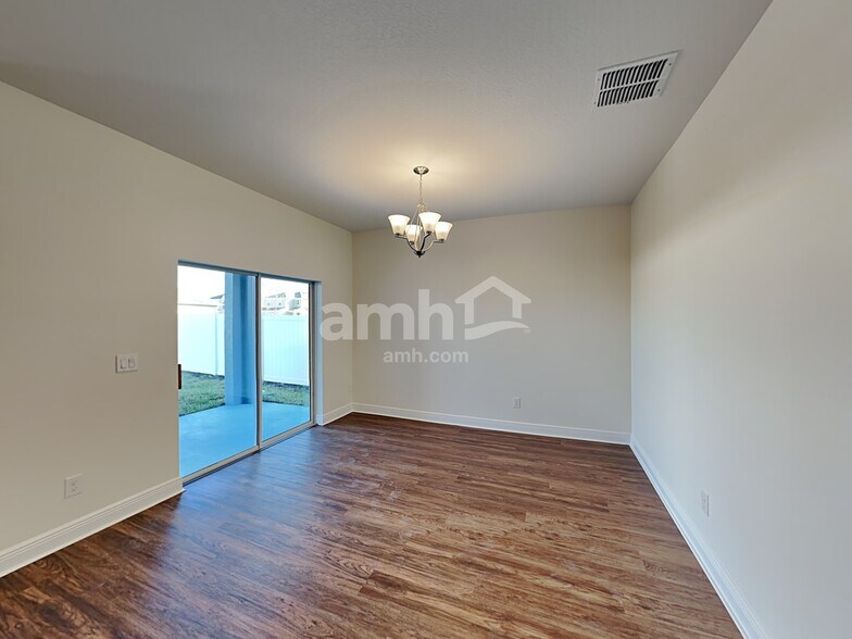 Building Photo - 1118 Sky Lks Dr