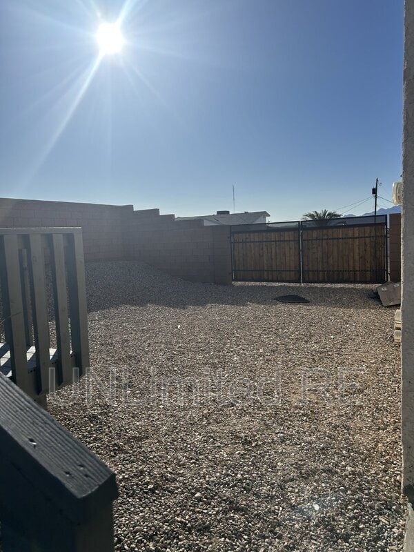 Building Photo - 2290 Interlake Dr