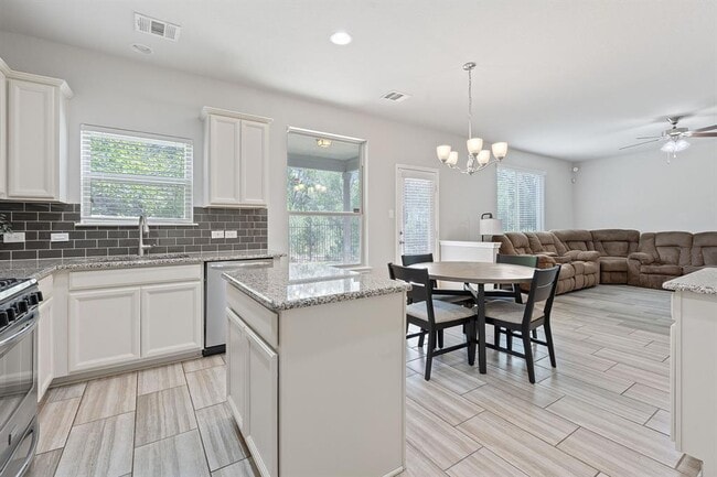 Building Photo - 307 Parkside Dr