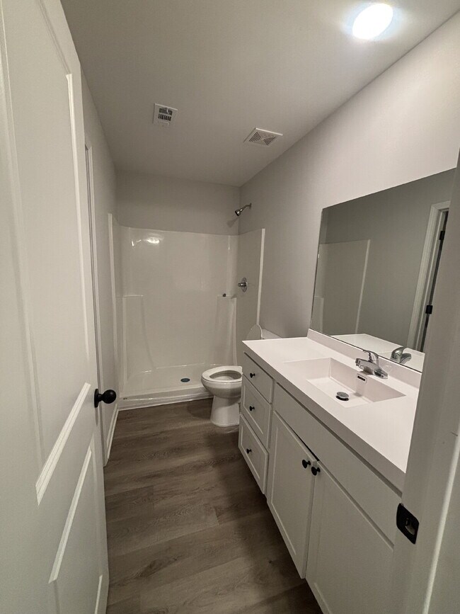 Building Photo - "4-Bed, 2-Bath Retreat in Memphis – Your Perfect Sanctuary Awaits!"