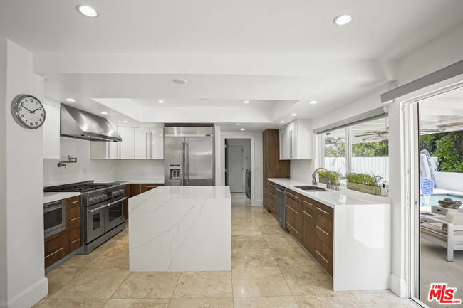 Building Photo - 16544 Park Ln Dr