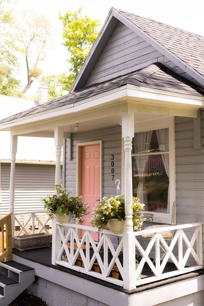 Building Photo - 2919 Elm St