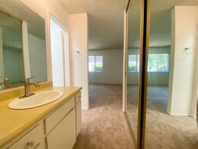 Building Photo - 3654 Summershore Ln