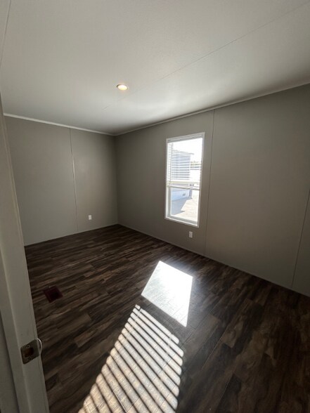 Building Photo - 3200 S Highland Park Dr