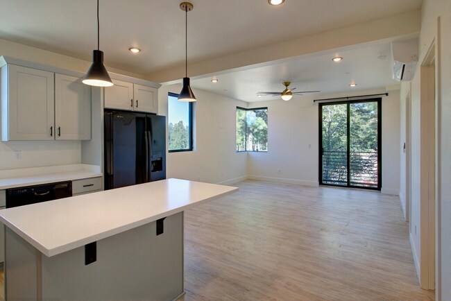 Building Photo - 1246 East Jen Drive