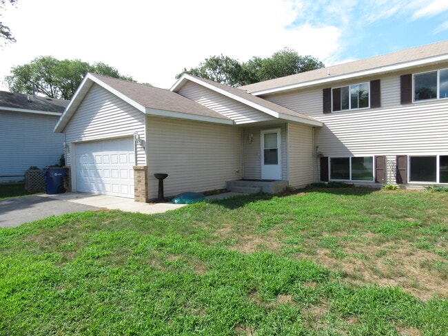 Building Photo - 1233 2nd St NE