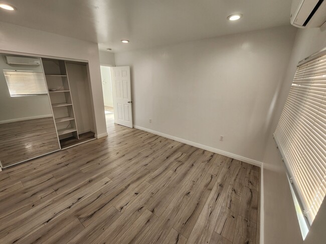 Building Photo - 13583 Correnti St