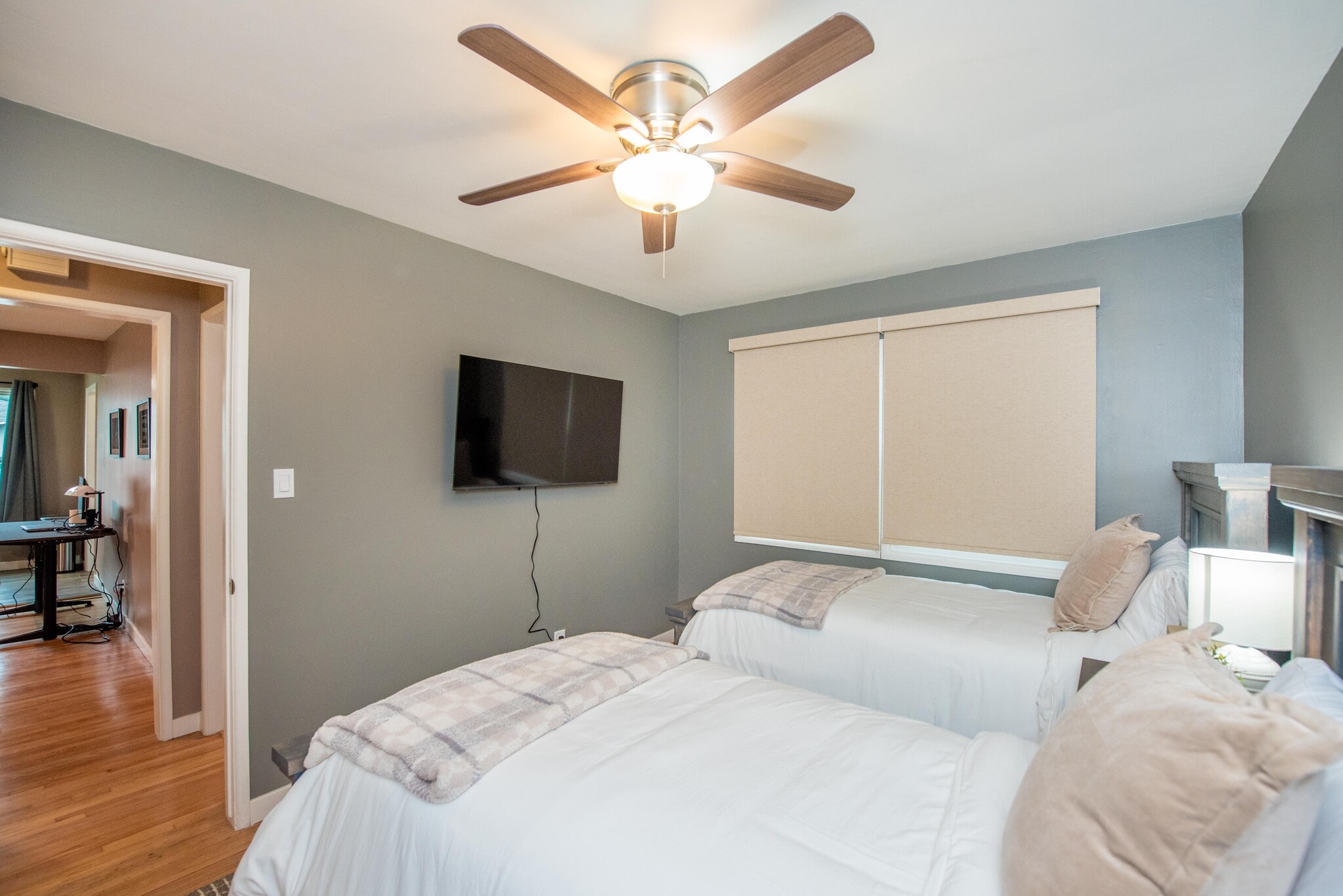 Building Photo - 250 N Clark St