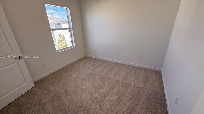 Building Photo - 1535 SE 7th Ct