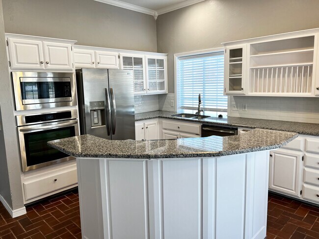 Building Photo - 3801 Tudor Cir