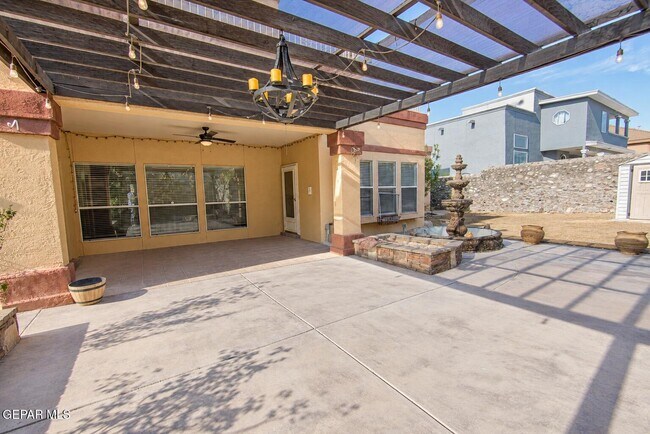 Building Photo - 6520 Grand Ridge Dr