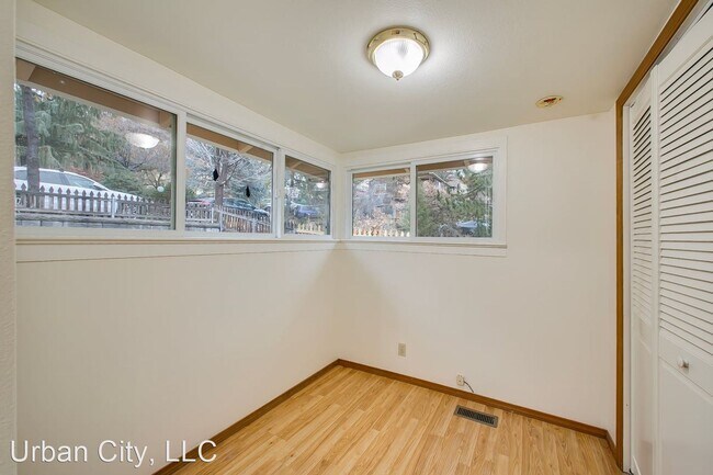 Building Photo - 2 br, 1 bath House - 1605 5th St.