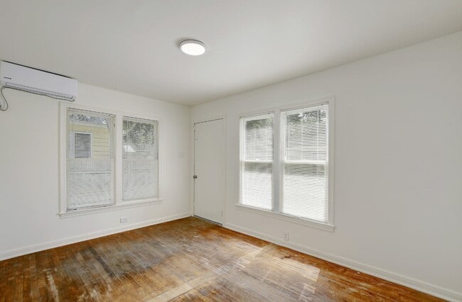 Building Photo - 302 Olive St
