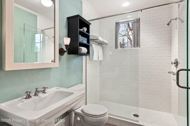 Building Photo - 304 S Garmisch St