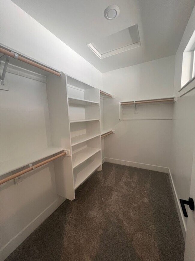 Building Photo - Newer Construction 3 Bedroom + Bonus Room ...