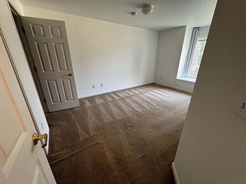 Building Photo - 33 S Boulder Cir