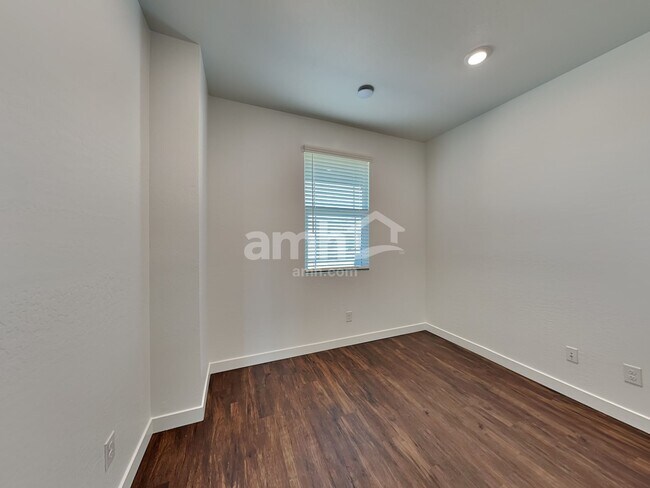 Building Photo - 8319 S 21st Dr